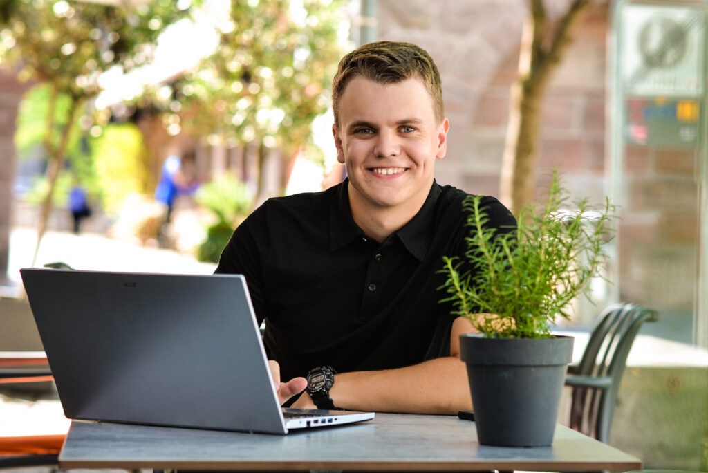 Andreas RIchling entwickelt fuer Ihre Webseite das perfekte Konzept mit atondix Webdesigner aus Fuerth